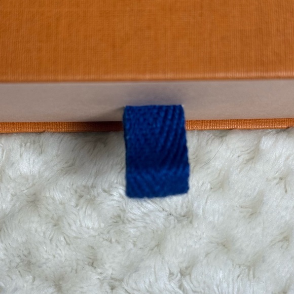 Louis Vuitton Signature Small Gift Box— Excellent Condition 🎁 - Picture 7 of 10